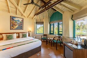 Tree of Life Birdsong Chalets