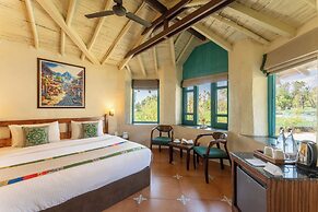 Tree of Life Birdsong Chalets