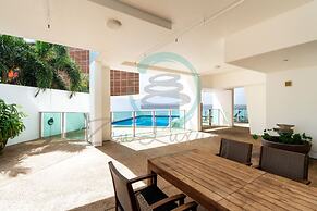 Seaside Glory City View Pool Workspace