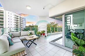 Seaside Glory City View Pool Workspace