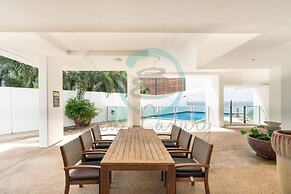 Seaside Glory City View Pool Workspace