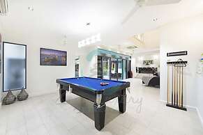 Zenlux Waterfront Mansion Infinity Pool Cinema