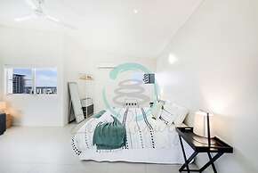 Zen Ocean View Ph Spacious Living Pool Parking