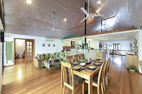 Zenlux Tropical Retreat Pool BBQ Golf Course
