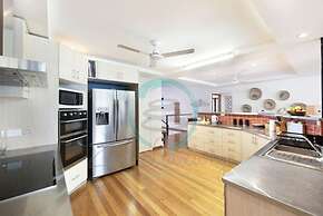 Zenlux Tropical Retreat Pool BBQ Golf Course