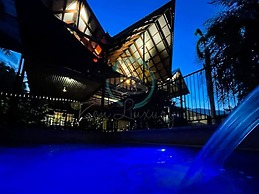Zenlux Tropical Retreat Pool BBQ Golf Course