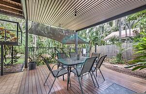 Zenlux Tropical Retreat Pool BBQ Golf Course