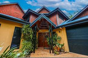 Zenlux Tropical Retreat Pool BBQ Golf Course