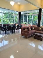 Ubud suites batuan