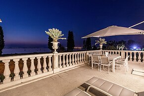 Luxury Lake Front Catullo A2 by Wonderful Italy