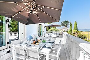 Luxury Lake Front Catullo A2 by Wonderful Italy