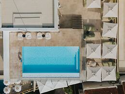 Infinity Hotel & More