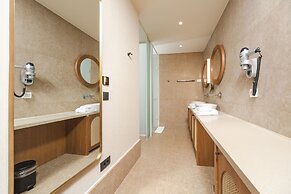Infinity Hotel & More