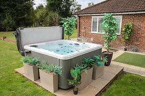 Deluxe 2 Bed Versace Hottub Skytv