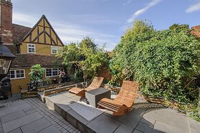 Executive Suite With Private Hot Tub Skytv
