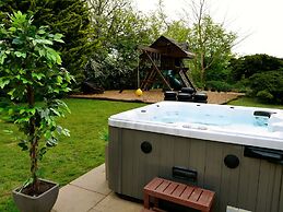 Deluxe 2/3 Bed Hottub Skytv