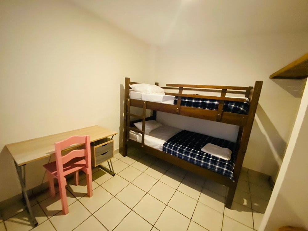 Hostal 17-52
