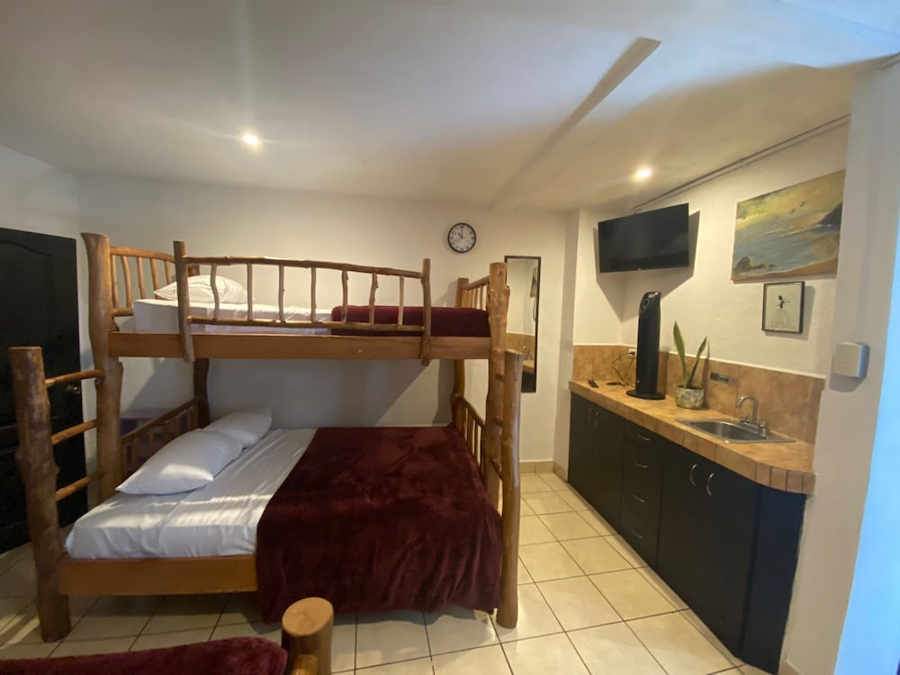 Hostal 17-52