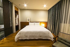 EPOCHE HOTEL