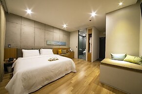 EPOCHE HOTEL