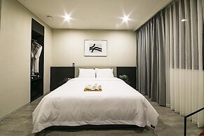 EPOCHE HOTEL