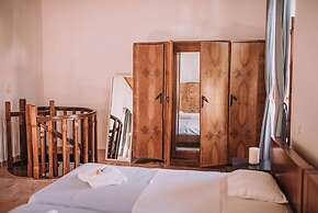 Melody House in Roustika