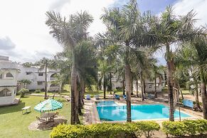 Lux Suites Royal Palm Studio Apartment