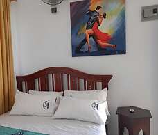Lux Suites Royal Palm Studio Apartment
