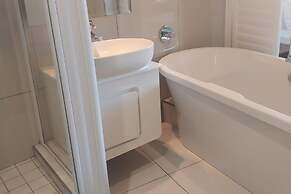 Studio Resort Apartment - Sleeps 2 - Beachside