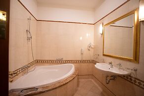 Hotel Golden Palace