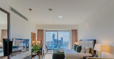 Amazing Studio, Address Marina.