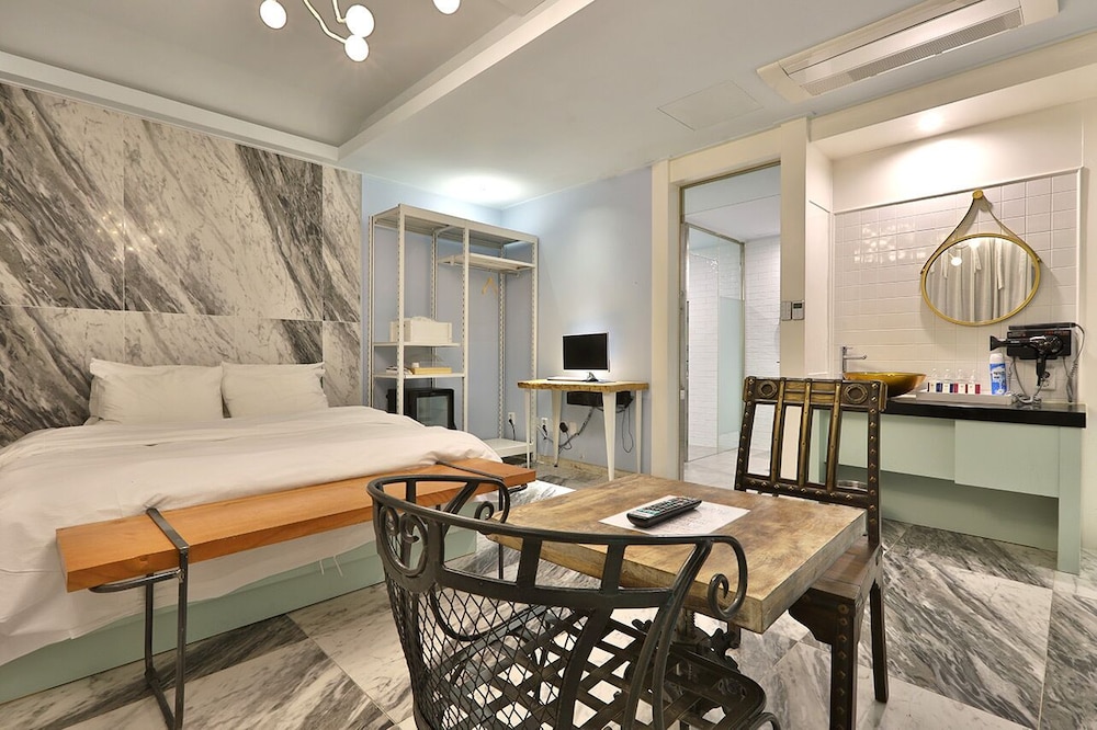 Hotel February Gimhae