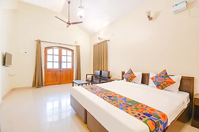 Fabhotel Close2C Holiday Home