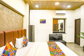 Fabhotel Universal Stay Inn