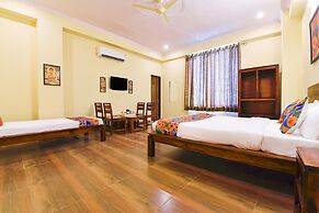 Fabhotel Golden Manor Inn