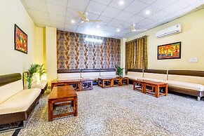 Fabhotel Golden Manor Inn