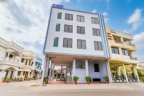 Fabhotel Golden Manor Inn