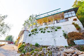 FabHotel Golden Oak Villa