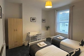Apartment - Sleeps 3 - Pet Friendly - Parking
