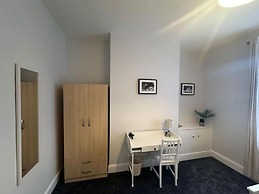 Apartment - Sleeps 3 - Pet Friendly - Parking