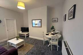 Apartment - Sleeps 3 - Pet Friendly - Parking