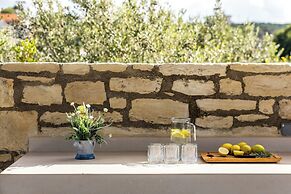 Villa Aris: A Serene Experience, 3BRs, Pool & Bbq