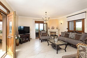 Villa Aris: A Serene Experience, 3BRs, Pool & Bbq