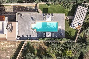 Villa Aris: A Serene Experience, 3BRs, Pool & Bbq