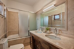 Villa Aris: A Serene Experience, 3BRs, Pool & Bbq