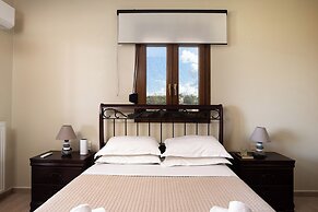 Villa Aris: A Serene Experience, 3BRs, Pool & Bbq