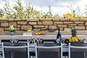 Villa Aris: A Serene Experience, 3BRs, Pool & Bbq