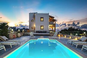 Villa Aris: A Serene Experience, 3BRs, Pool & Bbq