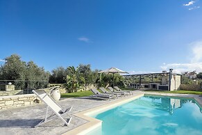 Villa Aris: A Serene Experience, 3BRs, Pool & Bbq