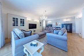 Luxury Lakefront Catullo with pool